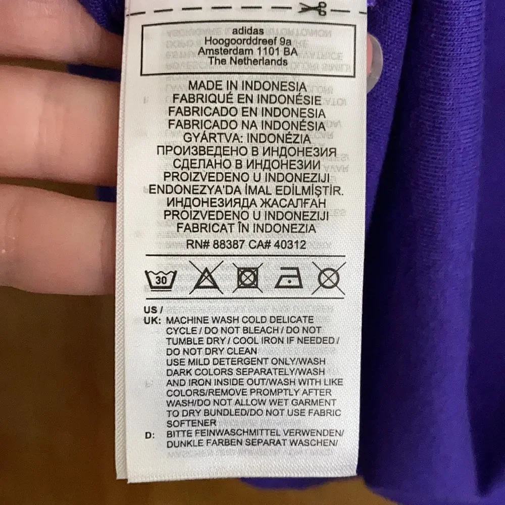 1 LEFT! Medium-Adidas Originals Logo T-shirt purple